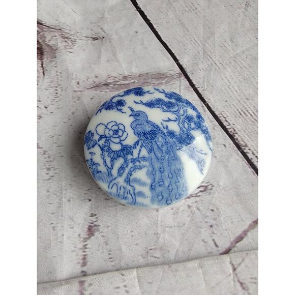 Vintage Chinese Chinoiserie Peacock Blue & White Porcelain Lidded Trinket Box - Picture 2 of 9